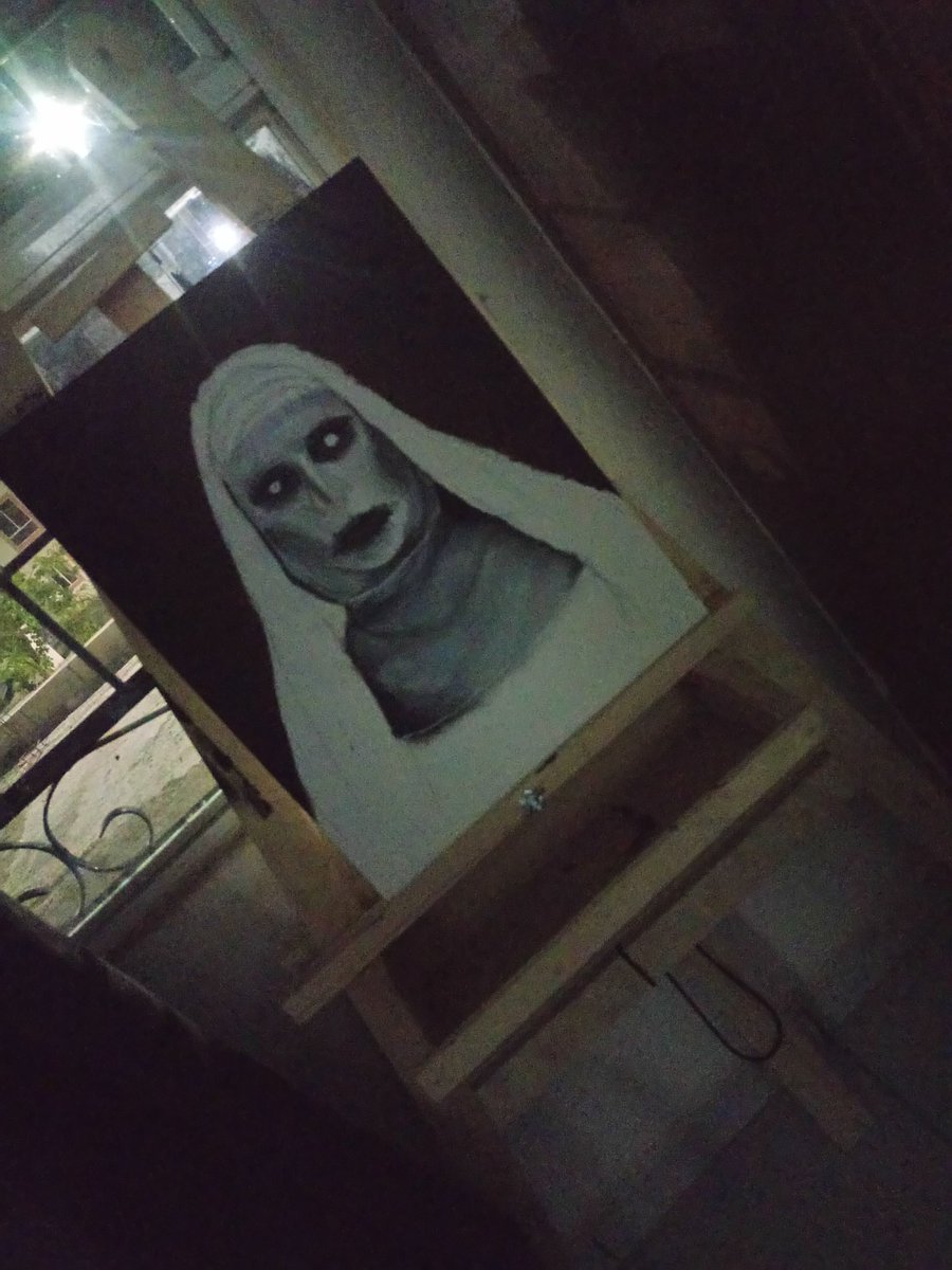 Adry_malik7's tweet photo. 😆 Le pedí a mi cuñada que me hiciera una pintura que quería hace mucho🙊Así se quedó en la noche y en la mañana ya lo habia volteado jajajajaj y eso que aun no la termina😂ya es aterradora por si sola jajaja #thenun #theconjuring #thewarren #losWarren 😍 https://t.co/Ejr6sIU3mH