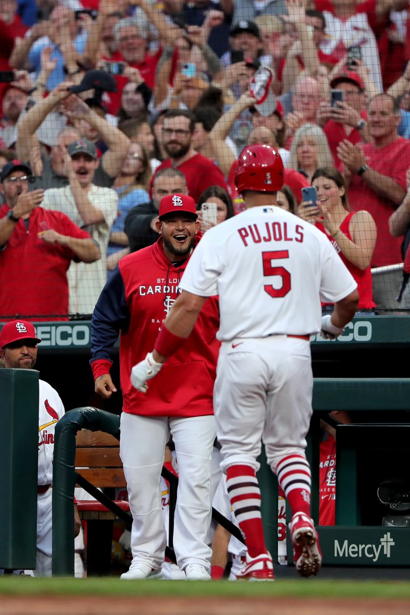 Cardinals's tweet photo. Yadi is all of us 😀 https://t.co/KfWb8BzoSY