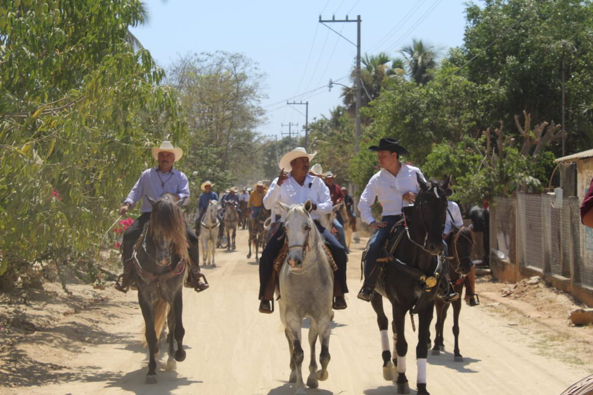 Benjamin_Hdez_'s tweet photo. Con gran entusiasmo, acudí el domingo a la invitación que me hicieron mis amigos de Santa Maria Tonameca, a la cabalgata de San Francisco Cozoaltepec. Gracias por su hospitalidad y nos vemos el próximo año! https://t.co/fp4ps1RWkF