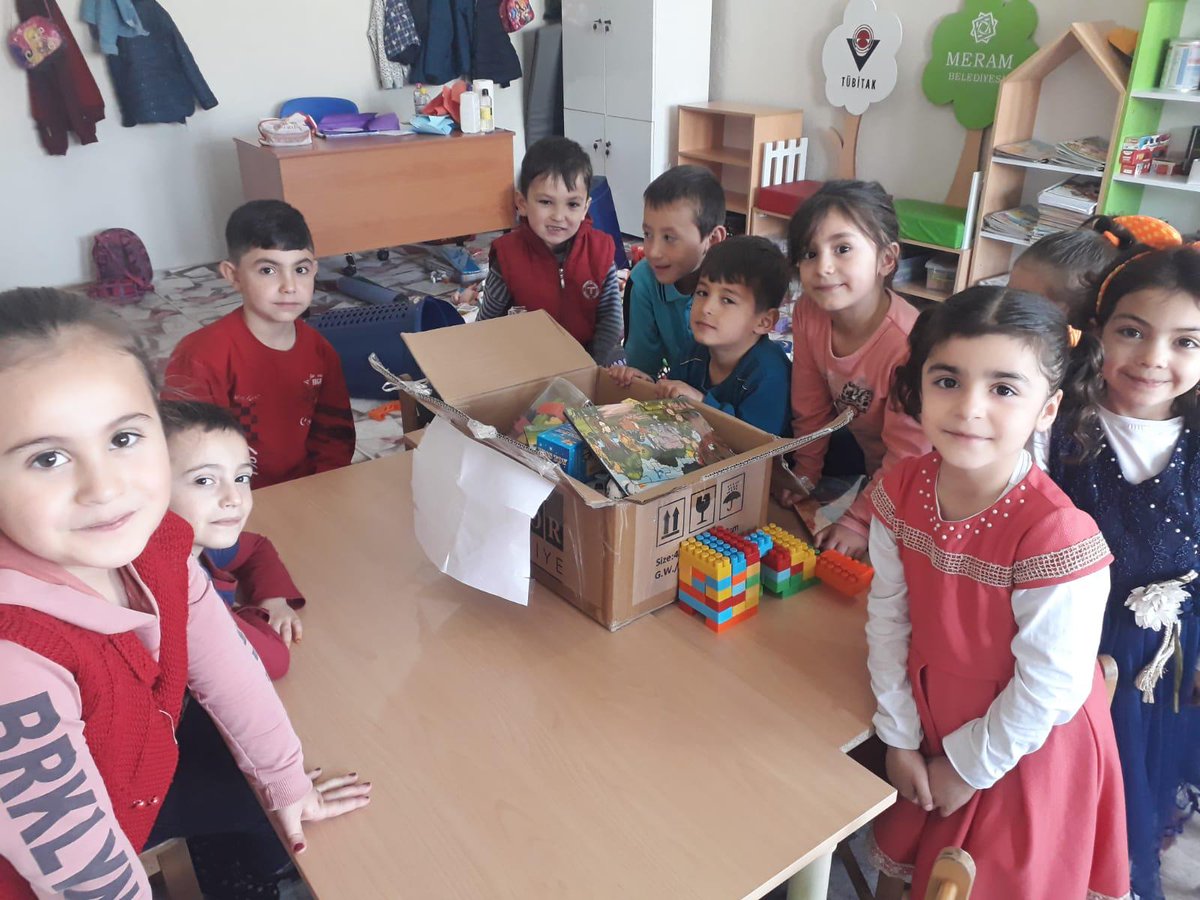 Projemiz kapsamında İhsan Özkaşıkcı İlkokulu, kardeş okul olan Karadiğin Deresi İlkokulu ve Karadiğin Yeni Aylar İlkokulu’na akıl ve zeka oyunları ayrıca anasınıf ve özel eğitim sınıflarına materyal ve hikaye kitapları teslim edildi.
<a href="/konyamem/">Konya İl MEM</a>
@seyitalibuyuk
<a href="/insanmektebi/">Konya İnsan Mektebi</a>