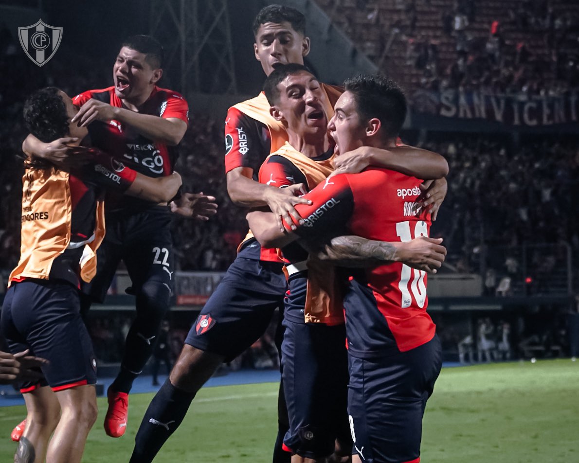CCP1912oficial's tweet photo. 🌪 #GanóElMásPopular 🔵🔴 https://t.co/DDbV0hFLtv