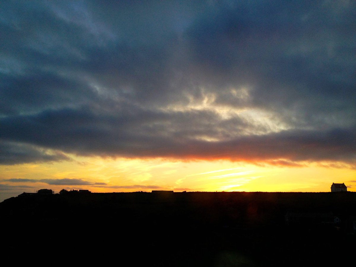 DayTripper_RC's tweet photo. This was our walk back from the pub eight years ago tonight.
#Treknow https://t.co/s0y4o8JBBM