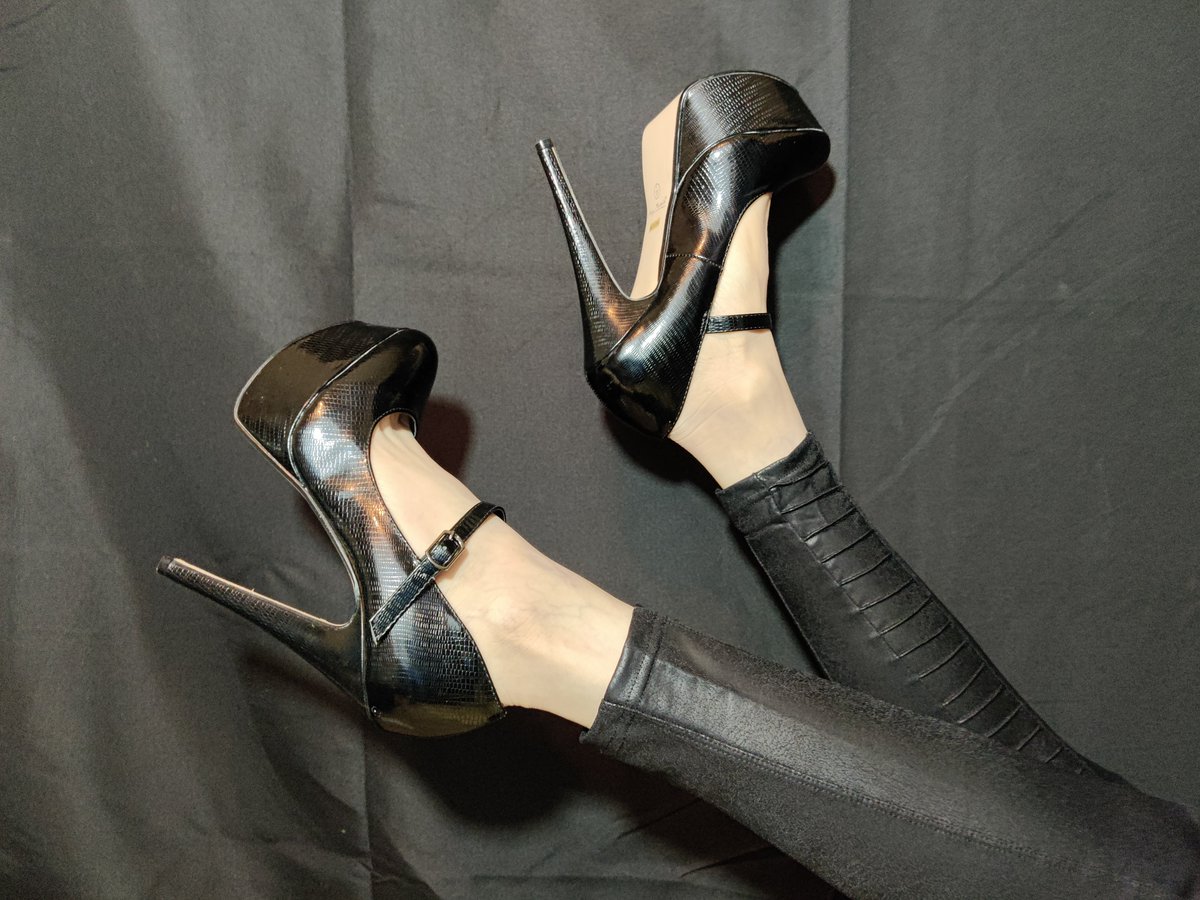 Karina_Love777's tweet photo. Hello. Just did my first post on Only Fans, check it out 💛🐇
https://t.co/r4blm9ckGu
https://t.co/XjnquNJrQl
#feetporm #footvideo
#feetvideo #footvideos #feetlover #footlover #heelslover #foodcrush #crushingvideo #crushingphoto https://t.co/paAwvBJMVd