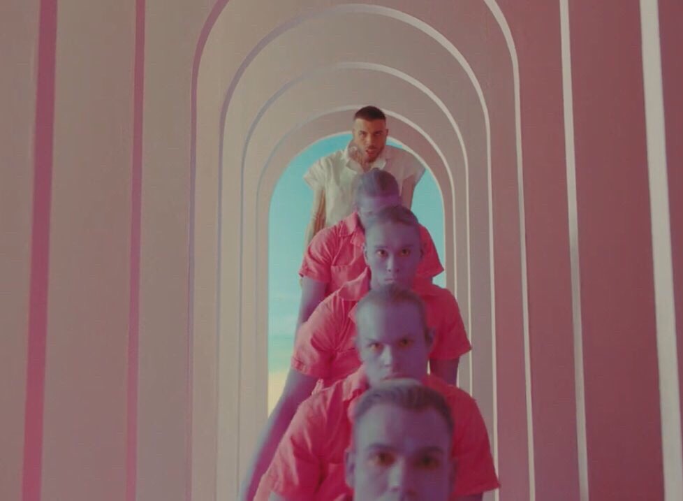 mussiconmx's tweet photo. Con colores pastel es el nuevo video de #rauwalejandro #museo ¿Que te parece? #museo #rauw #rauwalejandro #rauwalejandrooficial #trapcakevol2 #trap #martes #felizmartes #tiktok #tiktokmexico @rauwalejandro https://t.co/AKAOphBltB