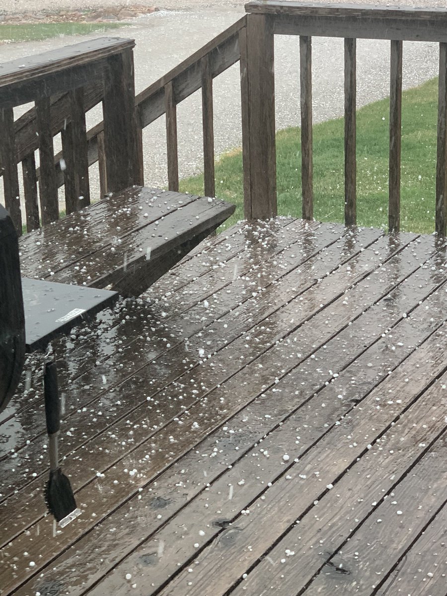 VyhEquip's tweet photo. A little rain and some pea to marble size hail https://t.co/ojSqC6spGS