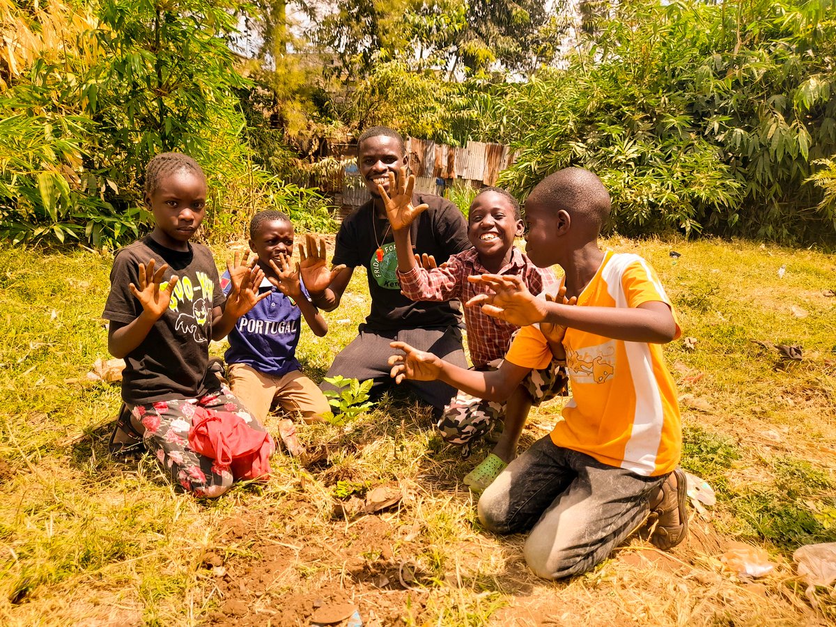 LamechLamarch25's tweet photo. Engaging &amp; Educating children about the importance of environmental conservation will help ensure the long-term health of our planet for generations to come.

Re-imagine. Recreate. Restore!! 
 
#ClimateCrisis #FridaysForFuture #SaveSoil #conservation #ClimateEmergency https://t.co/4sXU5XQVXo
