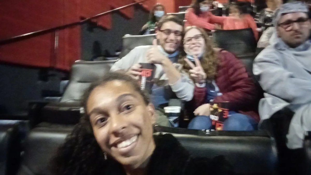 Diana13Carrizo's tweet photo. Y un día se volvió al cine y a #Hogwarts ❤️ ¡Avant premiere de #FantasticBeastsTheSecretsOfDumbledore ! Muchísimas gracias @CHPU por la invitación🙌🏻#FantasticBeasts3   #LosSecretosDeDumbledore #AnimalesFantásticos #SecretsOfDumbledore https://t.co/rllMedqp8l