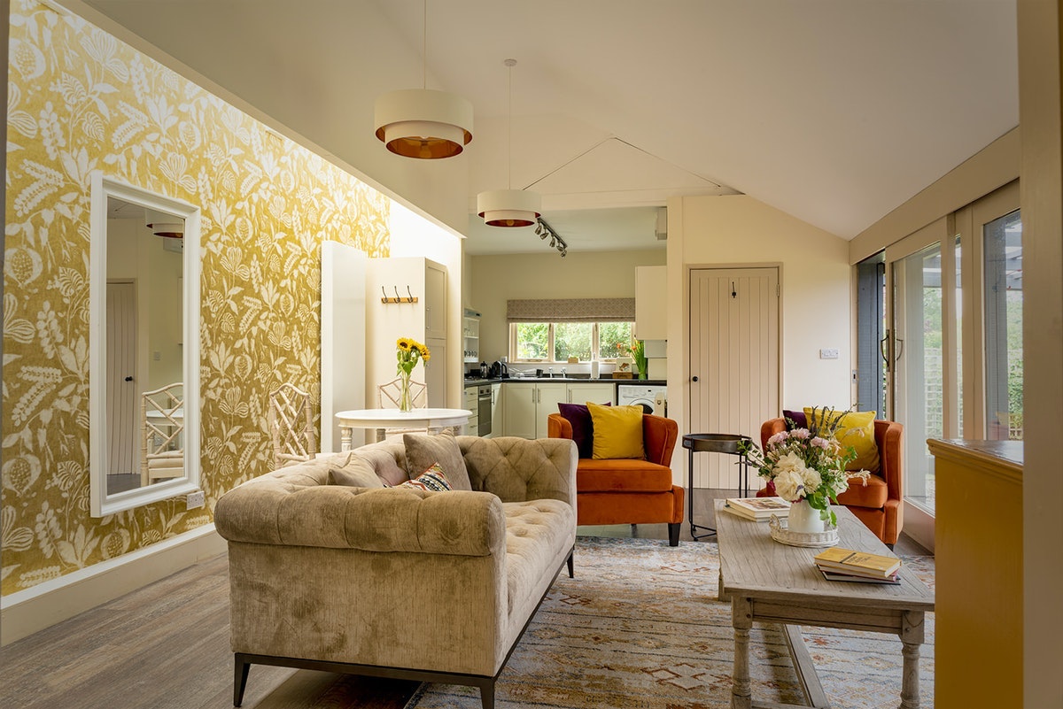 pheasant_hotel's tweet photo. 🔑THROUGH THE KEYHOLE 🔑 
🎨THE ARTIST'S STUDIO 🎨
🖌️1 bedroom
🖌️Private garden and veranda
🖌️Charcoal barbecue
🖌️Off road parking
🖌️Dog friendly
🖌️Countryside views https://t.co/WCHnFmopKZ