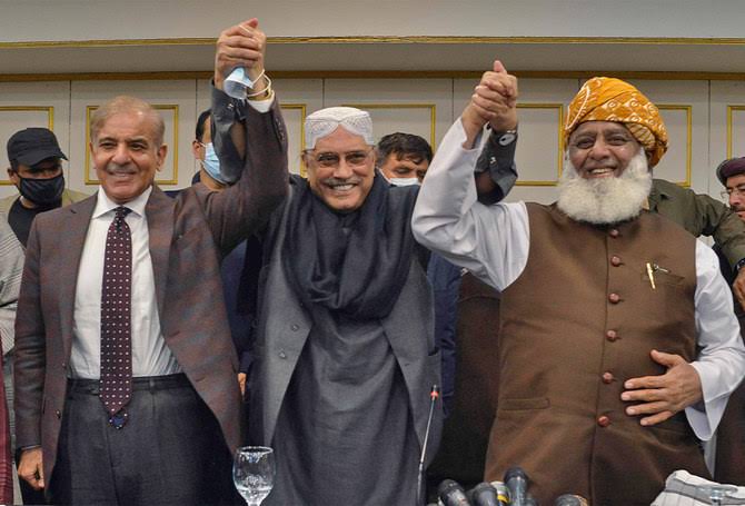 zebiii's tweet photo. وقت کم تھا مکمل صفائی نہیں ہوسکی مگر سارا گند ایک جگہ اکٹھا کر دیا ہے.

.عمران خان
#Vigo
#Peshawar https://t.co/zzAFhRn12s