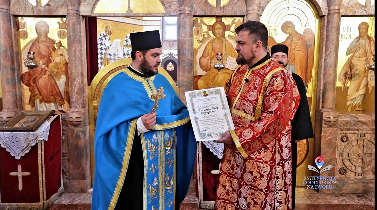 KozarskiBosko's tweet photo. Богослужење је основа и суштина хришћанства, окосница целокупног Црквеног живота, јер кроз њега се, по веровању, остварује непосредна веза са Богом. Надам се да смо успели да подстакнемо неке од вас да приђу ближе, чују боље и присаједине се у Светим Тајнама. #Kulturista https://t.co/GgVR08bFtw