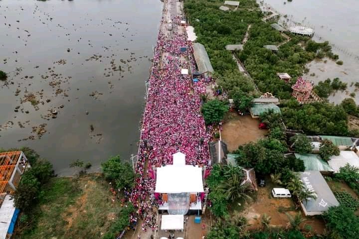 ArnelaJoyce's tweet photo. ROBREDO MASBATEÑO PEOPLE'S RALLY!!

LENI-KIKO|PEOPLE'S RALLY CROWD|MASBATE CITY🌸

#MasbateIsPink 
#LeniKiko 
#AbanteMasbate 
#MASBATEngkadAngBukaskayLeni 
#Masba10yo 
#RobredoMasba10yo https://t.co/YBMwe6uUQl