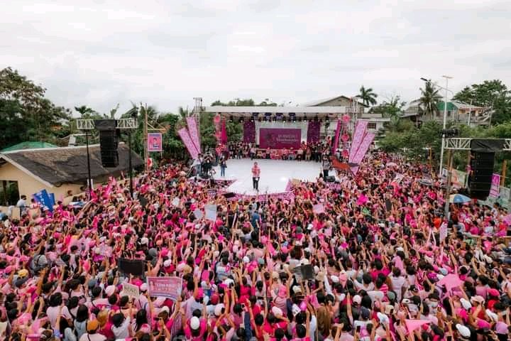 ArnelaJoyce's tweet photo. ROBREDO MASBATEÑO PEOPLE'S RALLY!!

LENI-KIKO|PEOPLE'S RALLY CROWD|MASBATE CITY🌸

#MasbateIsPink 
#LeniKiko 
#AbanteMasbate 
#MASBATEngkadAngBukaskayLeni 
#Masba10yo 
#RobredoMasba10yo https://t.co/YBMwe6uUQl