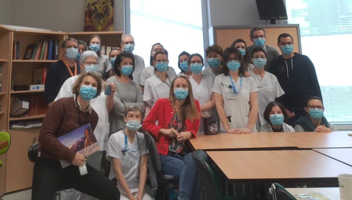 SMPFvox's tweet photo. 🐝#1000visagesdepathologistes #Pathologistes #métier d équipe @VilledeChambery @smpf #Anapath https://t.co/JDzzOzlbEE