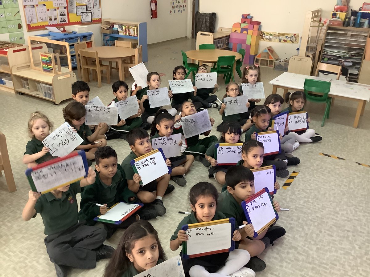 RGSGQ_Reception's tweet photo. We are learning to write simple sentences in Stingray class. https://t.co/p0LfIhCp7i