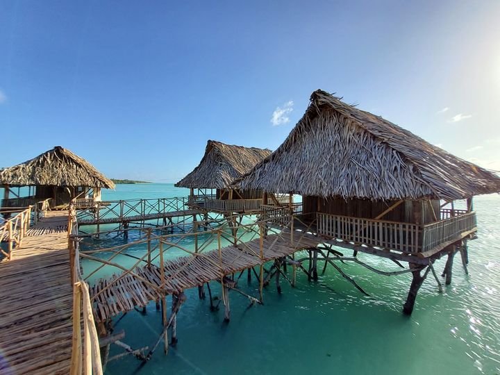 KiribatiInfo's tweet photo. Experience our way of life and enjoy the soothing sound of the gentle waves and refreshing cool breeze when you stay in a traditional overwater 'buia'. 

These await you when our borders reopen. 

📍 #SantoAntonioParishHotel #Abemama 

#visitkiribati #kiribatifortravellers https://t.co/P5XxefdBuj