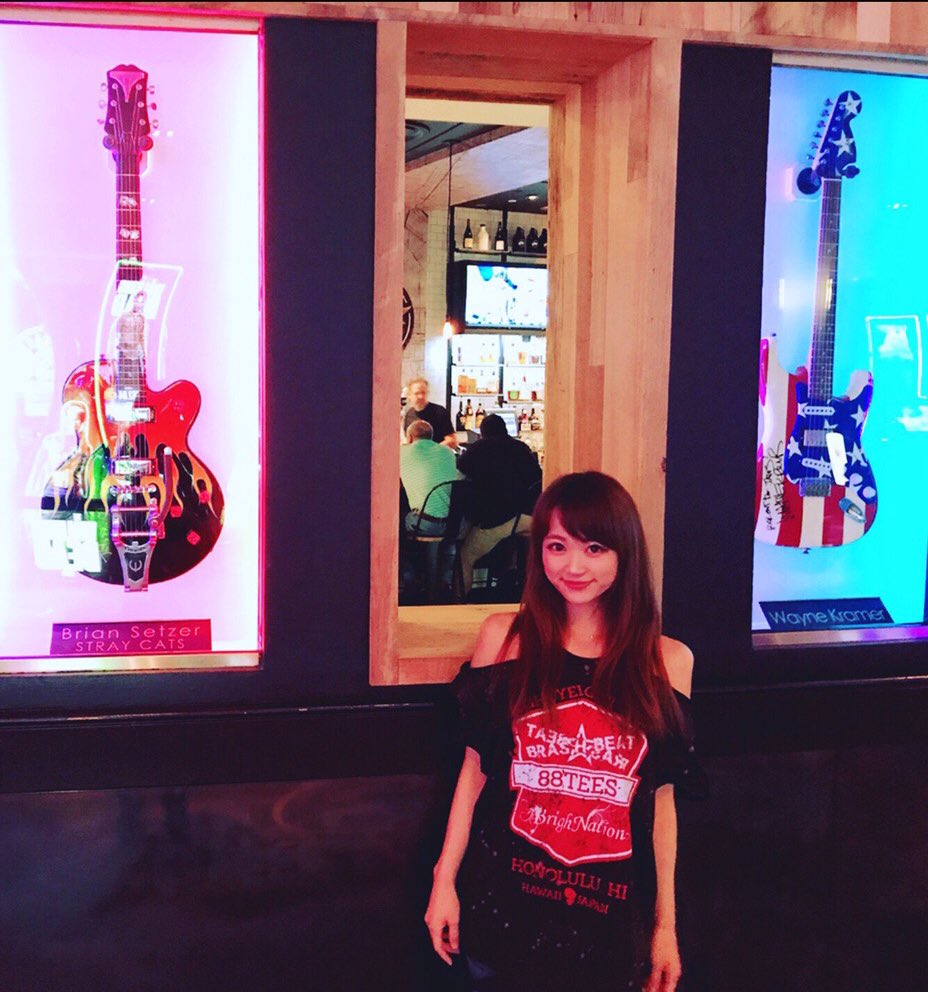 _sachi_world_'s tweet photo. 着てるだけでほっこり癒される💖
コットン100%の #88tees のコラボ
バンドTシャツ😍💖

そろそろ出番ですねぇ☀️😍💖✨
今日私久々に着て、

着た瞬間👚
「柔らかい〜ふわふわ〜軽い〜気持ちいい〜癒される〜〜〜😍💖きゃぴー」

ってなりました😍笑💖

毎日癒しと快適を😍💖
お揃いで着ましょ💖🥰✨ https://t.co/bbfcY93Zfp