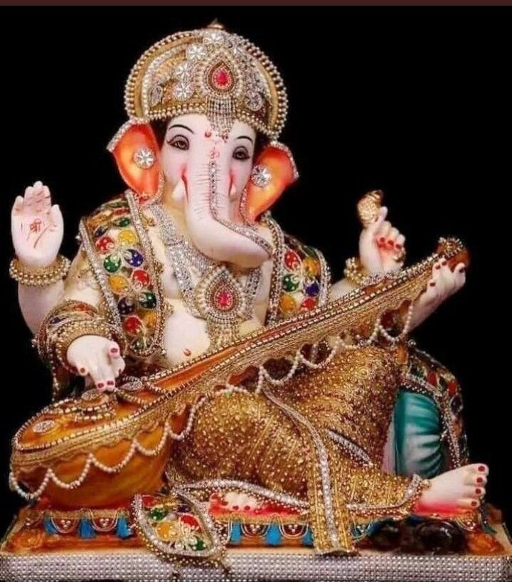 भगवान को मंदिर से जयादा,
मनुष्य का हृदय‌ पसंद है...कयोंकि
मंदिर में इंसान की चलती‌ हैं और
हृदय में भगवान की..!
श्री गणेशाय नमः🙏🙏❤✨