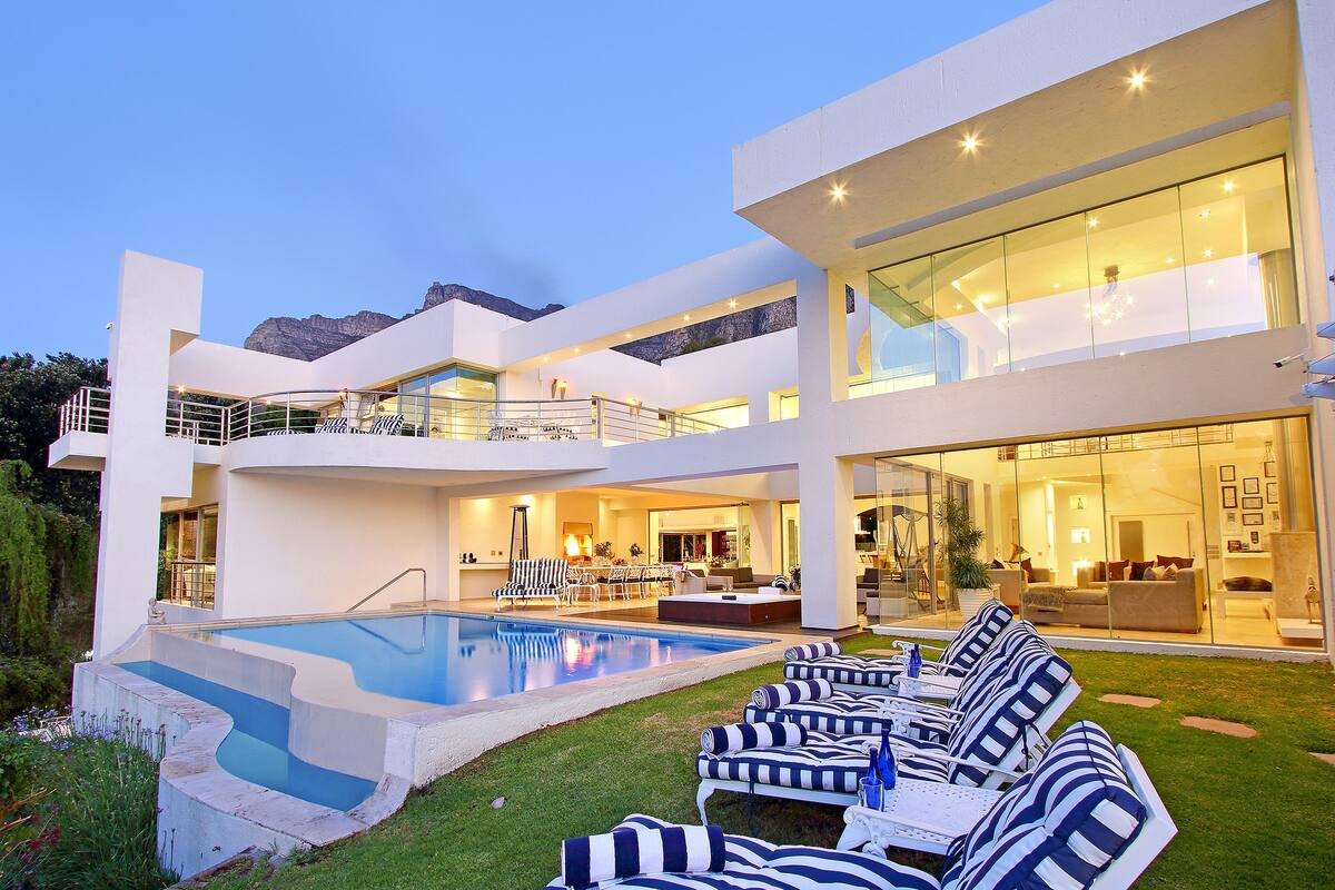 hadestays's tweet photo. Just reply this is all I want, - This one in Camps Bay, South Africa will cost you US$1410/night.
12 guests
6 bedrooms
6 beds
6.5 baths
Idea: Imagine with your family/ Fellas here for Christmas.
Link: https://t.co/kDiIesbOhg
#HadeLux #SouthAfrica https://t.co/K4iqzcf0Nj