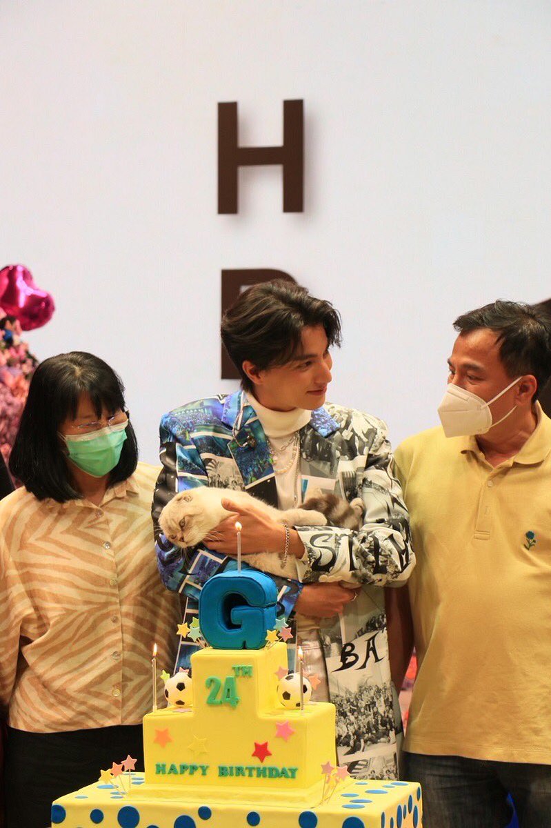 B_APPYY's tweet image. Gulf Morning &amp;amp; Happy Thai New Year to Gulf, Hazard, all Traipi Family &amp;amp; G team! Hope you all have a happy, healthy and prosperous year ahead! For Gulf I wish all your work become successful &amp;amp; you get many many opportunities ahead! Stay blessed &amp;amp; happy my love 🫶🥰🫂
@gulfkanawut