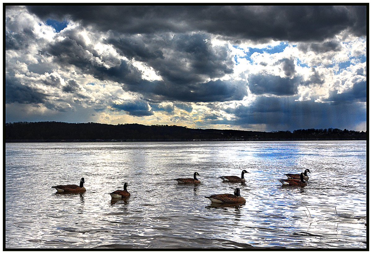 bilbowden's tweet image. A more beautiful day Mother Nature hath not made!  Temps here at 70, not a cloud in the sky. Compare that to Sunday night when threatening storm clouds blotted most of the sun. Well, that wasn't bad either... @LancasterPAcom #weather