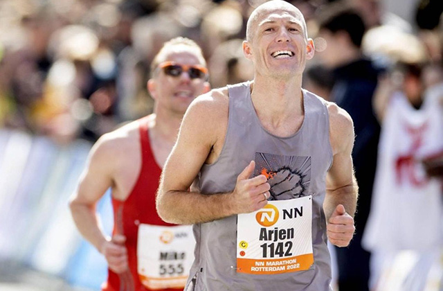 TorresErwerle's tweet photo. Arjen Robben comenzó a correr maratones. 

Debutó ayer, en Rotterdam. Con 38 años corrió 42 km en 3:13 hs. https://t.co/jDQw9xEEh8