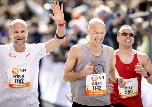 TorresErwerle's tweet photo. Arjen Robben comenzó a correr maratones. 

Debutó ayer, en Rotterdam. Con 38 años corrió 42 km en 3:13 hs. https://t.co/jDQw9xEEh8