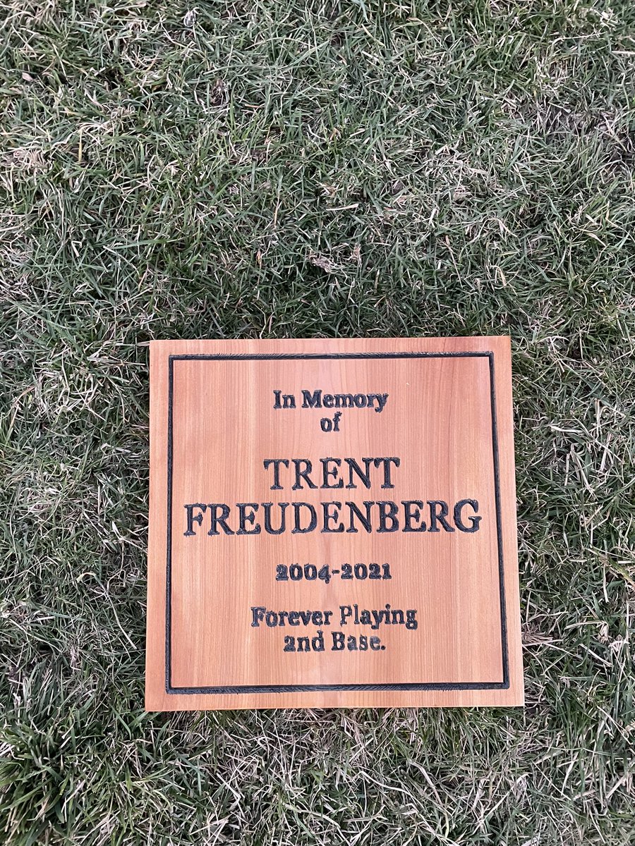 Bliss_Baseball's tweet photo. Awesome gesture by @dundee_baseball today prior to the game.  They presented our team with a plaque to honor and remember Trent.  @BlissAthletics @DundeeAthletics https://t.co/SIBarCr6Am
