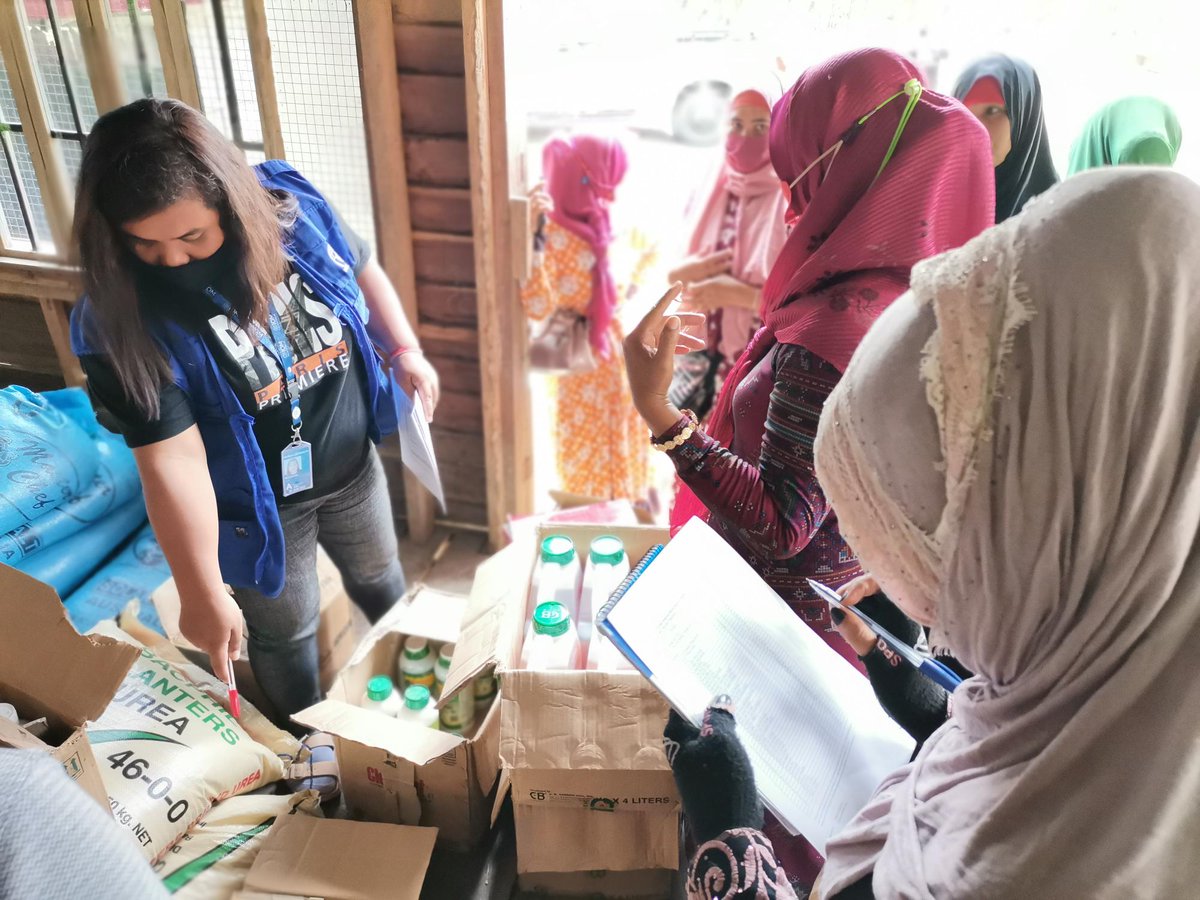 IOM_Philippines's tweet photo. IOM, with support from @UNPeacebuilding ๐บ๐ณ, thru the joint #STEPBARMM project, conducted the handover of livelihood kits & agricultural products to BIWAB Linandangan Bangsamoro Womenโs Agriculture Cooperative last 11 March 2022 in Brgy. Linandangan, Pagalungan, Maguindanao. ๐ https://t.co/5SCjCRBVBe