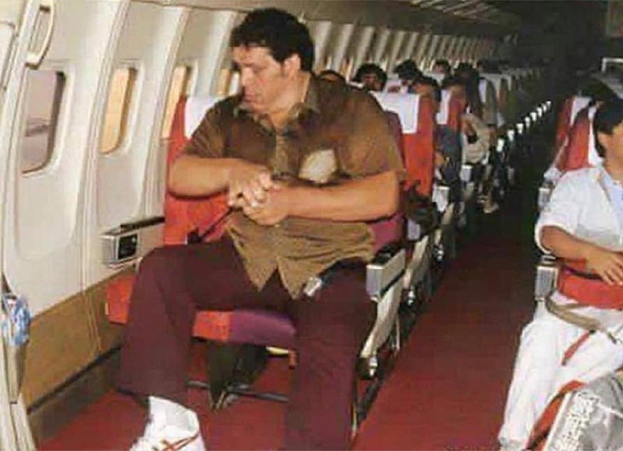 History Photographed บน X: "André the Giant on a plane traveling to Japan,  1980 https://t.co/7eSajG0LRH" / X