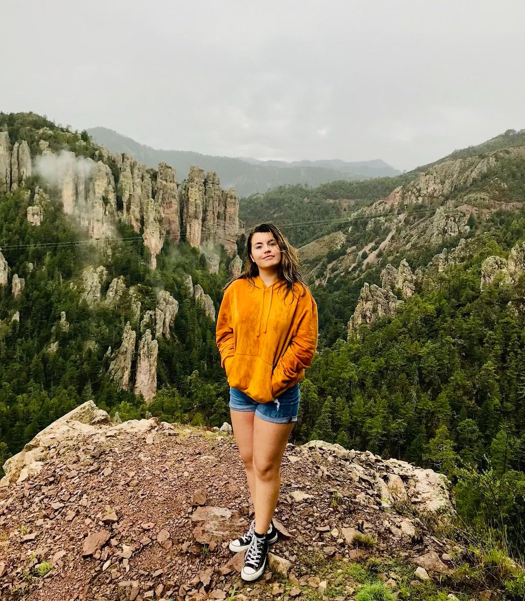 HumansofUCSB's tweet image. 𝐀𝐥𝐲𝐬𝐬𝐚 𝐀𝐥𝐚𝐧𝐢𝐬
𝐏𝐬𝐲𝐜𝐡𝐨𝐥𝐨𝐠𝐢𝐜𝐚𝐥 𝐚𝐧𝐝 𝐁𝐫𝐚𝐢𝐧 𝐒𝐜𝐢𝐞𝐧𝐜𝐞𝐬 𝐌𝐚𝐣𝐨𝐫/ 𝟏𝐬𝐭 𝐲𝐞𝐚𝐫
"I have many scrapes and bruises on my legs. Sometimes it’s simply because I am not careful where I walk and end up running into the sharp corner of my desk..."