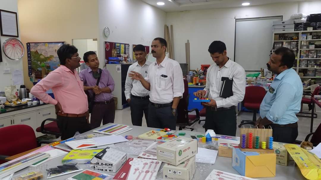 ScienceActivity's tweet photo. #SCERT_visit
On April 12 2022, Mr. Vikas Garad, Hon. Deputy Director, Maharashtra State Council of Educational Research and Training (#MSCERT), visited
@ScienceActivity
The team discussed
@iRISEforIndia
and
@IISERPune
future activities in collaboration with
@scertmaha
. https://t.co/YPzXoh9pXc