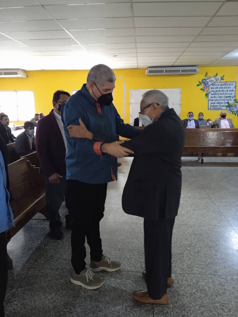 Esta tarde compartí con la comunidad cristiana evangélica del Campamento Bethel, en el municipio Biruaca. Intercambiamos reflexiones que nos conducen a reforzar la profunda espiritualidad cristiana y chavista <a href="/NicolasMaduro/">Nicolás Maduro</a> <a href="/dcabellor/">Diosdado Cabello R</a> <a href="/delcyrodriguezv/">Delcy Rodríguez</a> <a href="/PartidoPSUV/">PSUV</a> <a href="/PSUVEnApure/">PSUV Apure</a>