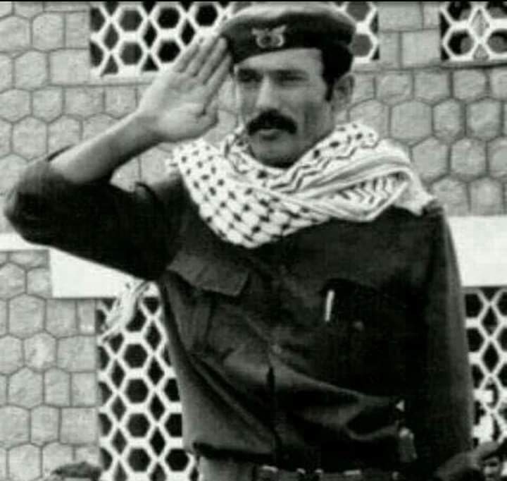 kbryamlk32100's tweet photo. فأن سألوك عن ⁧عفاش     
فقل لهم رجلاً شامخاً لا يعرف الأنحناء .. 
عاش رجلا ومات بطلا . 
سيخلده التارخ فى سجل العظماء ..
وسيتحدث عن الاجيال بانه كان رمزا للعزة والشموخ  .
رحمة الله عليك ياعفاش.
 واسكنك الفردوس الاعلى..
 مع النبيين والصديقين والشهداء والصالحين https://t.co/6AiMElr0W6