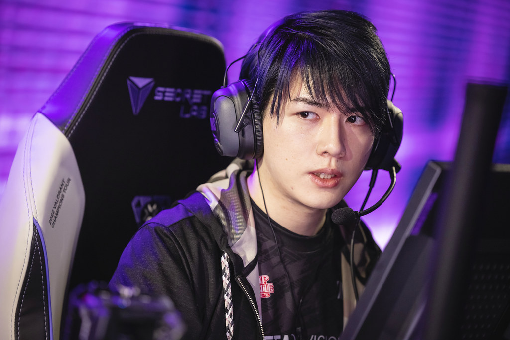 XL ZETA DIVISION LS TEE CHAMPIONS