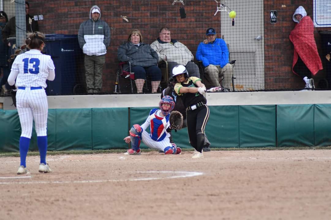 THSoftball tweet media