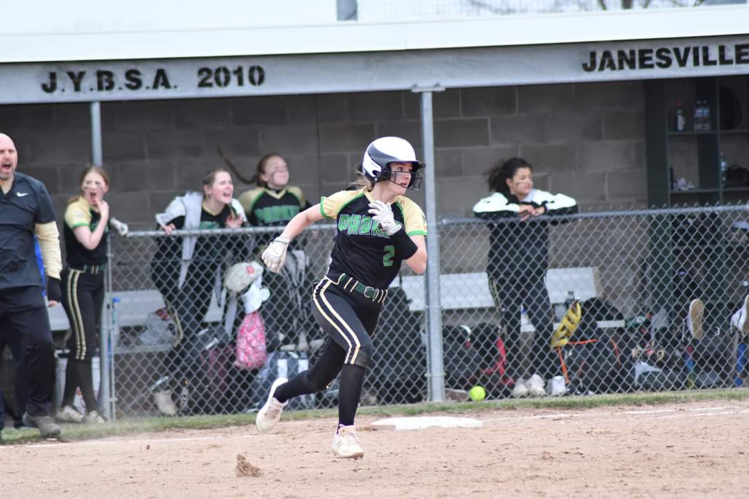 THSoftball tweet media