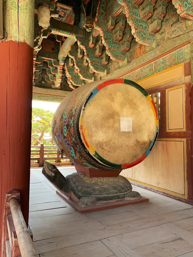 HealingTonight's tweet photo. Bulguksa Beopgo in Gyeongju, South Korea with a dragon painting, which was selected as a UNESCO World Natural Cultural Heritage in 1995. 🐉🐲
#GyeongjuTravel #Korea #KoreaTravel #Travel  #CherryBlossom #벚꽃 #경주 #경주여행 #경주보문단지 #불국사법고 #불국사 #유네스코세계유산 https://t.co/XVC34ad3iE