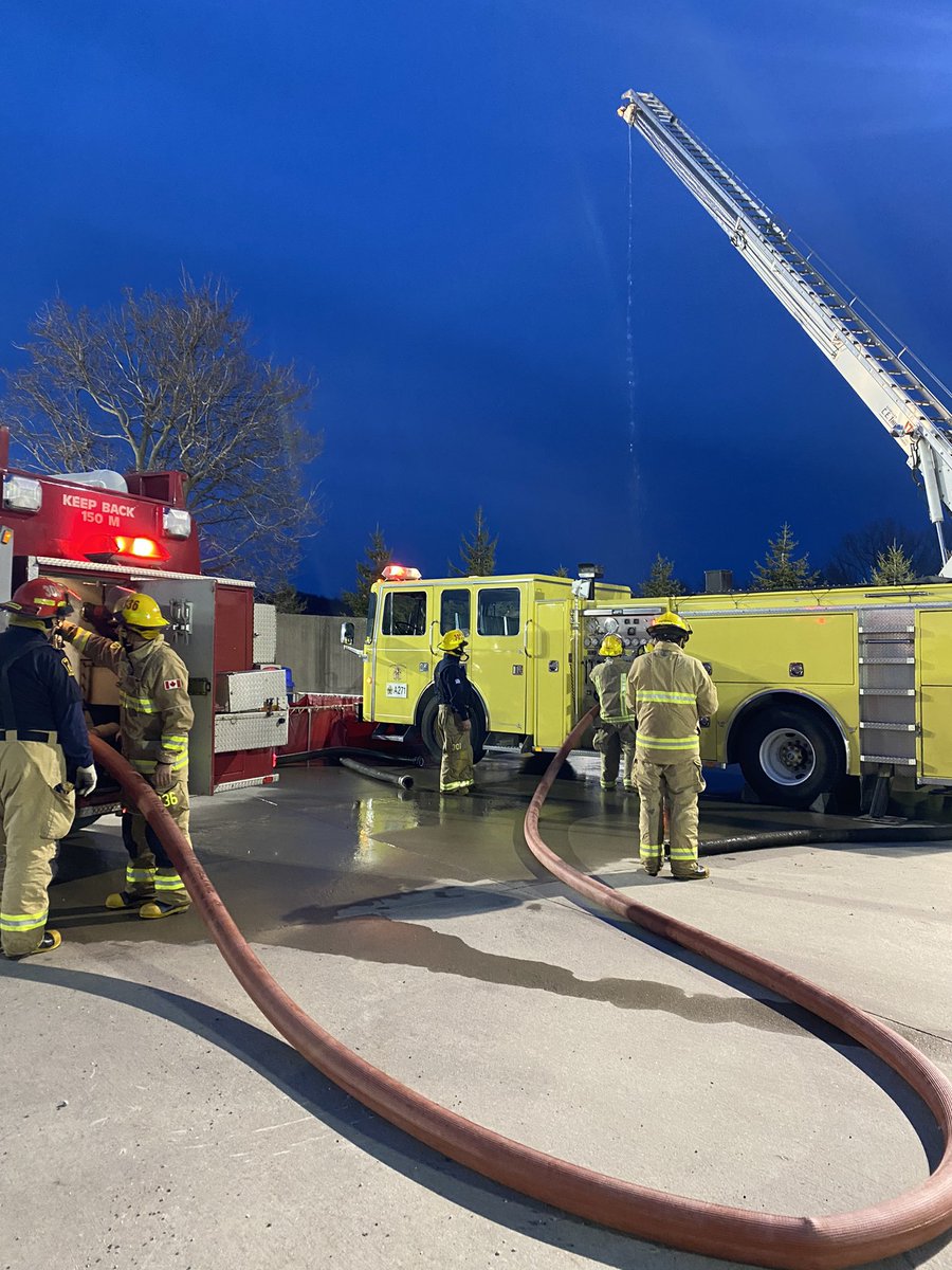 LeBlancMJ's tweet photo. Tuesday evening fun #firefighters #canadianfirefighting #ygk https://t.co/dS8GtCimuQ