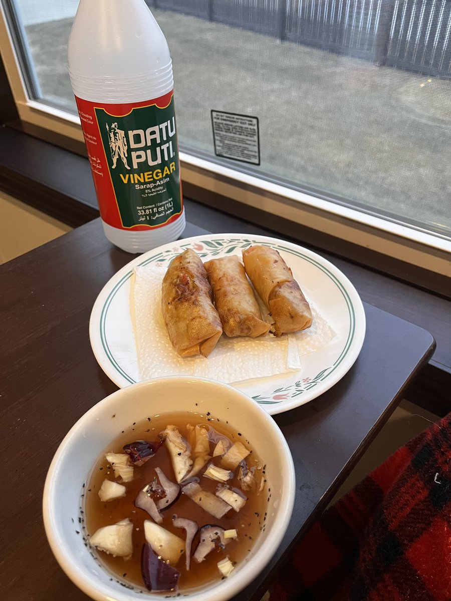 eelanojvelvet's tweet photo. Lumpiang Gulay. #VegetableSpringRoll #vegetables #FilipinoFood https://t.co/4V6ZbzOGK3