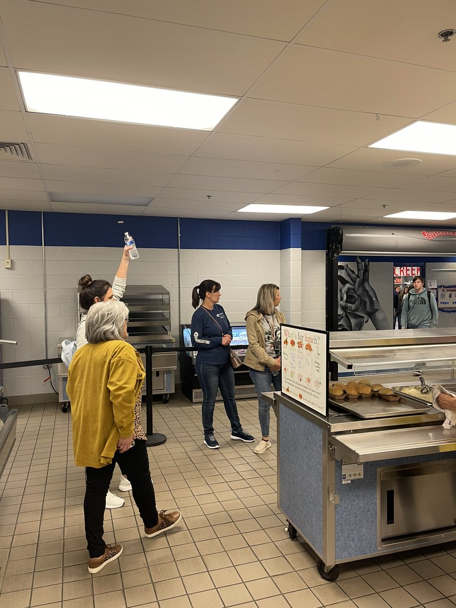 reshalg's tweet photo. Thanks @DCS_TN and @creekwoodhs for letting @CCBOE school nutrition come for a day of learning and collaboration! #schoollunch#ccsdtn https://t.co/hdv3lq5BPV