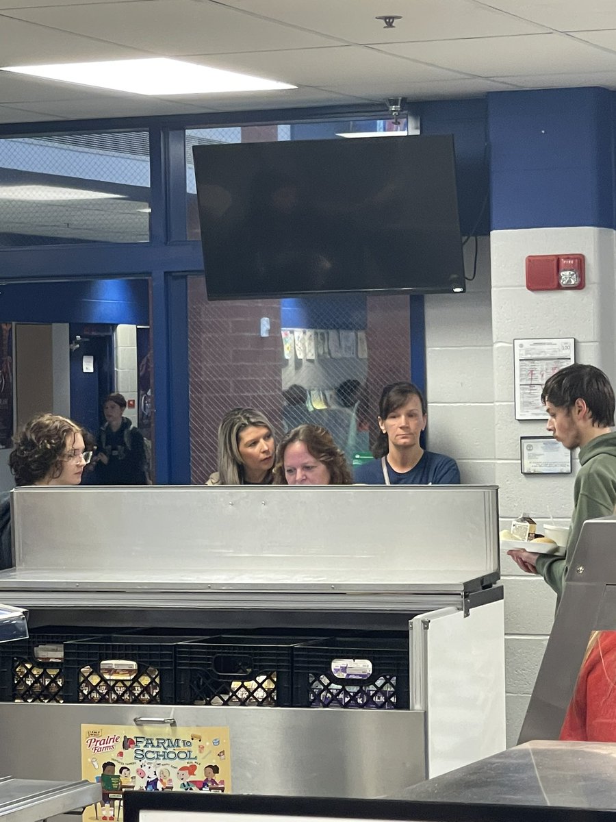 reshalg's tweet photo. Thanks @DCS_TN and @creekwoodhs for letting @CCBOE school nutrition come for a day of learning and collaboration! #schoollunch#ccsdtn https://t.co/hdv3lq5BPV