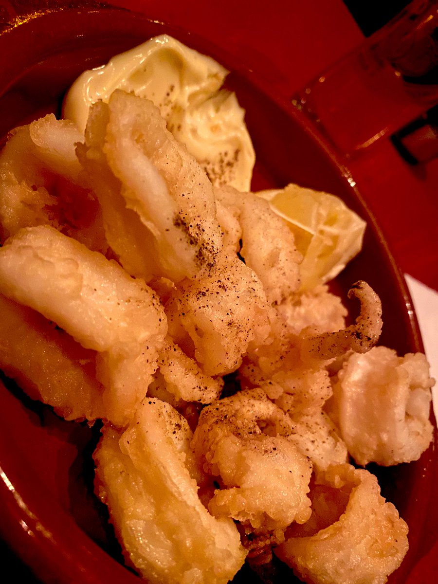 MunizMe's tweet image. Back at it #DoubleShift #restaurant #life ! Can’t go without it for tooooo long! Fried calamari #Tapeo