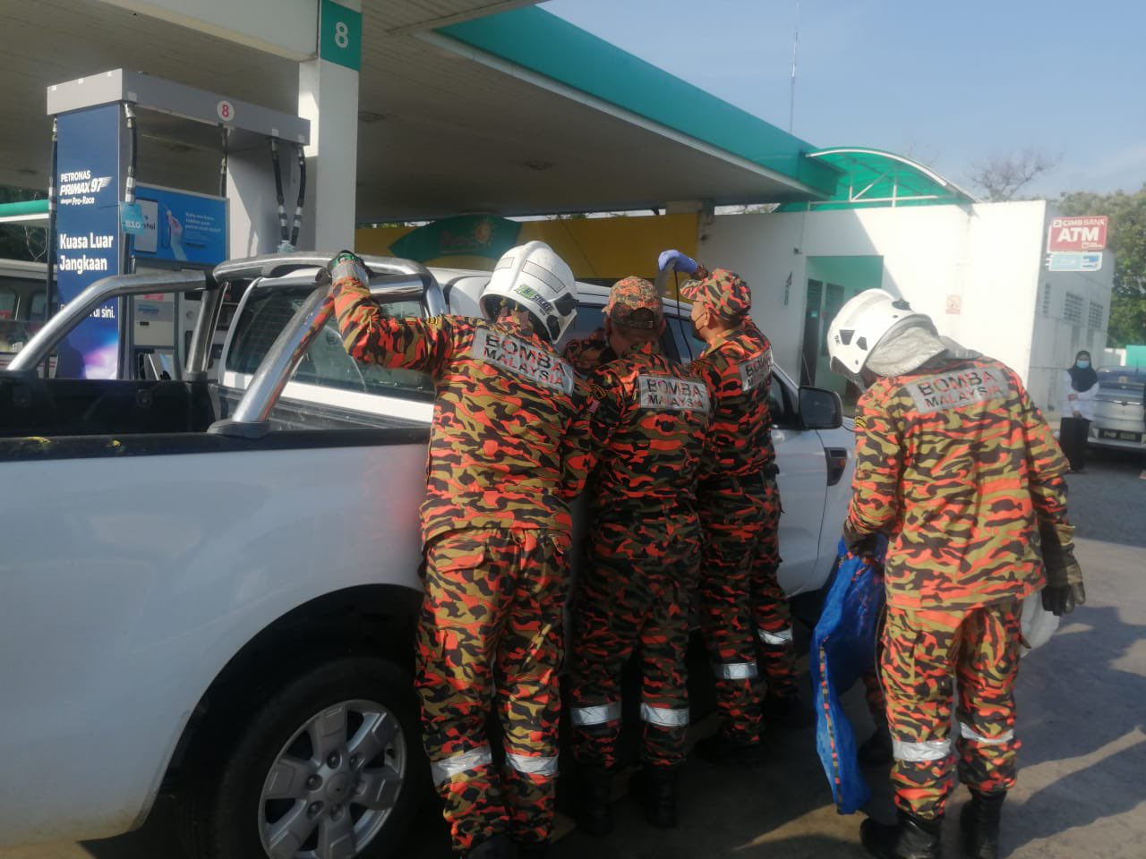 Kanak-Kanak 19 Bulan Selamat Dari Terperangkap Dalam Kereta Dengan Bantuan Bomba