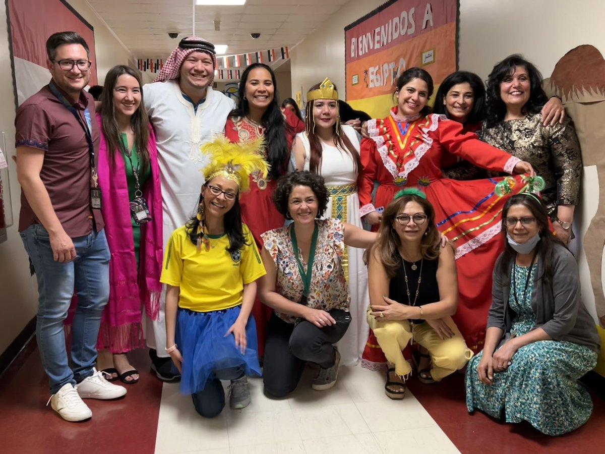 msmenaDLI's tweet photo. What an amazing International Night at @WalterBickettES 🇲🇽🇵🇭🇮🇹🇦🇪🇮🇪🇧🇷🇪🇬🇳🇱!! It was a great opportunity to show different countries to our students and their families. I’m very proud to teach at such a wonderful school. Let’s Go RedHawks!! @ParticipateLrng @IreneZamoraSoto @UCPSNC https://t.co/Ake3GiF53h