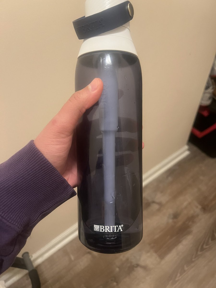 Ky_yousssef's tweet photo. Using this reusable Brita water bottle instead of constantly using plastic bottles #365challenge #ecotainers @DrJDAtkinson https://t.co/ZdH5l3tUxH