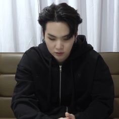 elysian7era's tweet photo. this hobi                              🤝                      this yoongi https://t.co/87polbtbLT