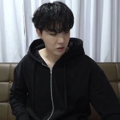 elysian7era's tweet photo. this hobi                              🤝                      this yoongi https://t.co/87polbtbLT