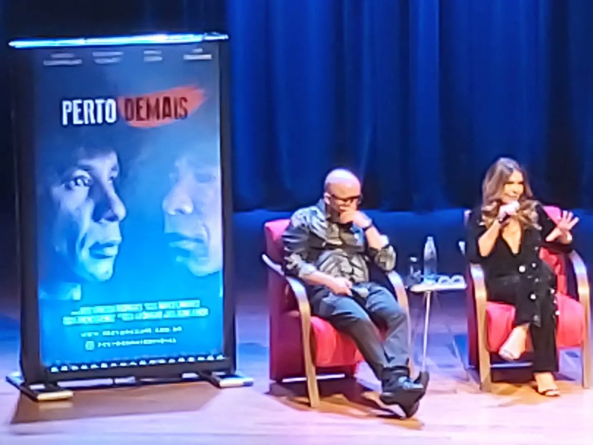 anasilinha's tweet photo. Depois da estreia do documentário PERTO DEMAIS tivemos o privilégio da reflexão sobre o Bullying: discriminação que afasta e adoece com @CARPINEJAR, @rossandrok , @leofraimanoficial e @vanrodriguesoficial. Foi estimulador ouvir os temas debatidos nas minhas aulas de filosofia🥰🦉 https://t.co/gO14Rwf36x
