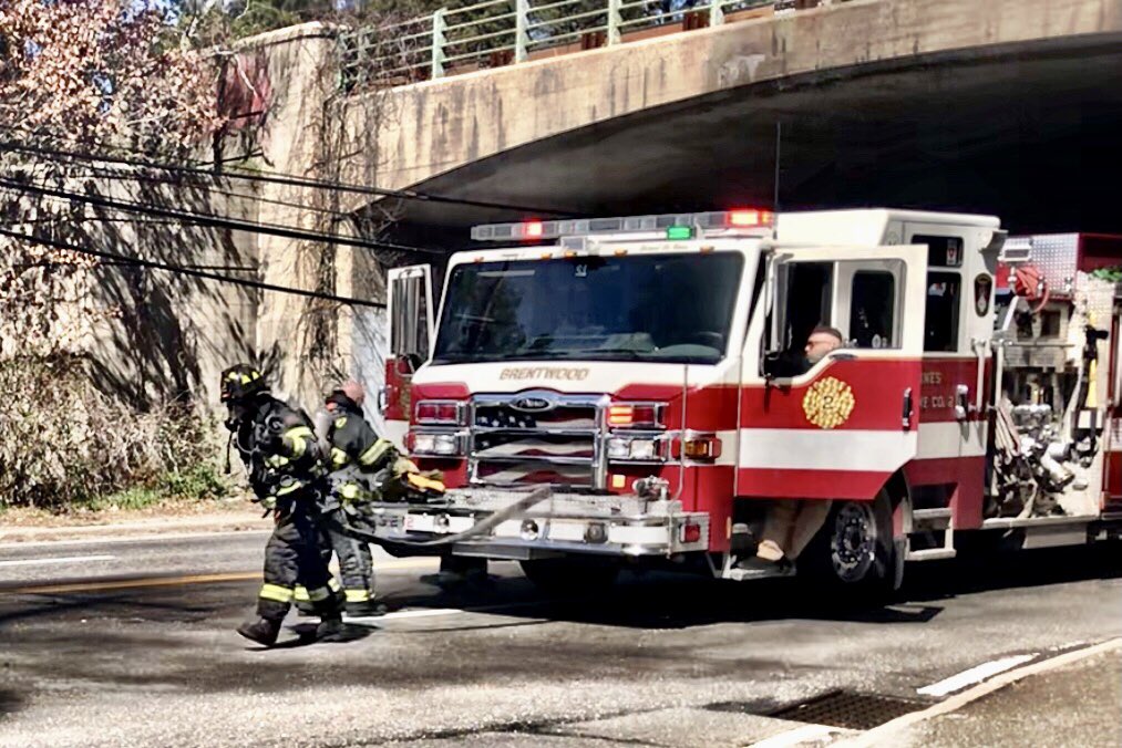 Chief_Ippy's tweet photo. Brentwood FD handling a car fire earlier today on Pine Aire Dr. in North Bay Shore. #BrentwoodFD Co. 2 made quick work of the car fire. @thefirenews @FASNY @nysfirechiefs @SuffolksBravest #CrossBuffPhotos #CBP #CrossbuffJrPhotography #CBJP 📸 @Apple #Iphone7Plus https://t.co/k9WDEHL31v
