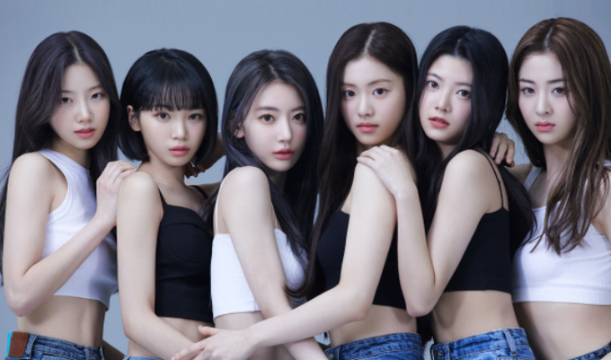 LSRFM_GLOBAL's tweet photo. [📢] LE SSERAFIM 1st mini-album "FEARLESS" is now open for PRE-ORDERS! (1/2)

Weverse: https://t.co/XDyRqfwPIL
Aladin: https://t.co/gKEjSpwvyE
Yes24: https://t.co/RgvrXXlWrE
Synnara: https://t.co/bV3CZCDOhF
ktown4u: https://t.co/nXGrN08RJc

@le_sserafim #LE_SSERAFIM #르세라핌 https://t.co/6ym8oFlbdF